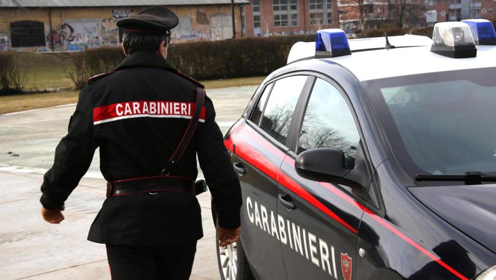 Matera, minaccia il vicino brandendo un bastone. 77enne denunciato dai Carabinieri