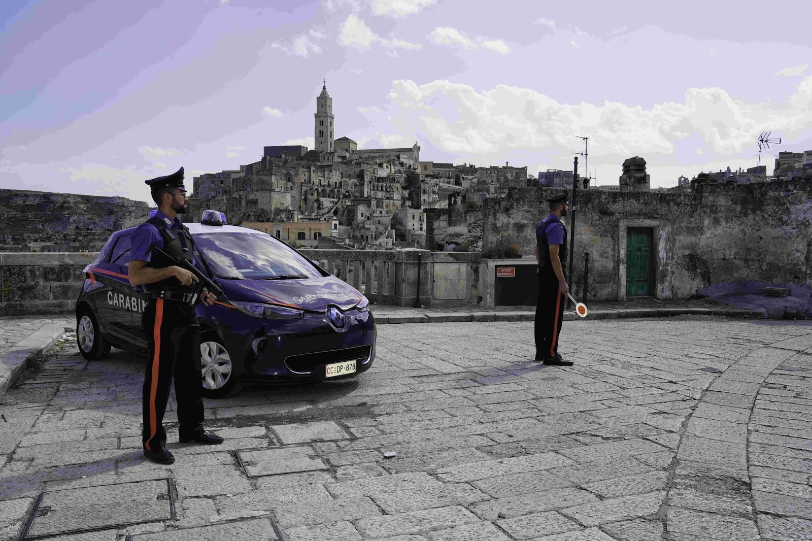 Un uomo alla guida sotto l’effetto dell’alcol, un ragazzo a passeggio con un coltello a serramanico: due persone denunciate a Matera dai Carabinieri