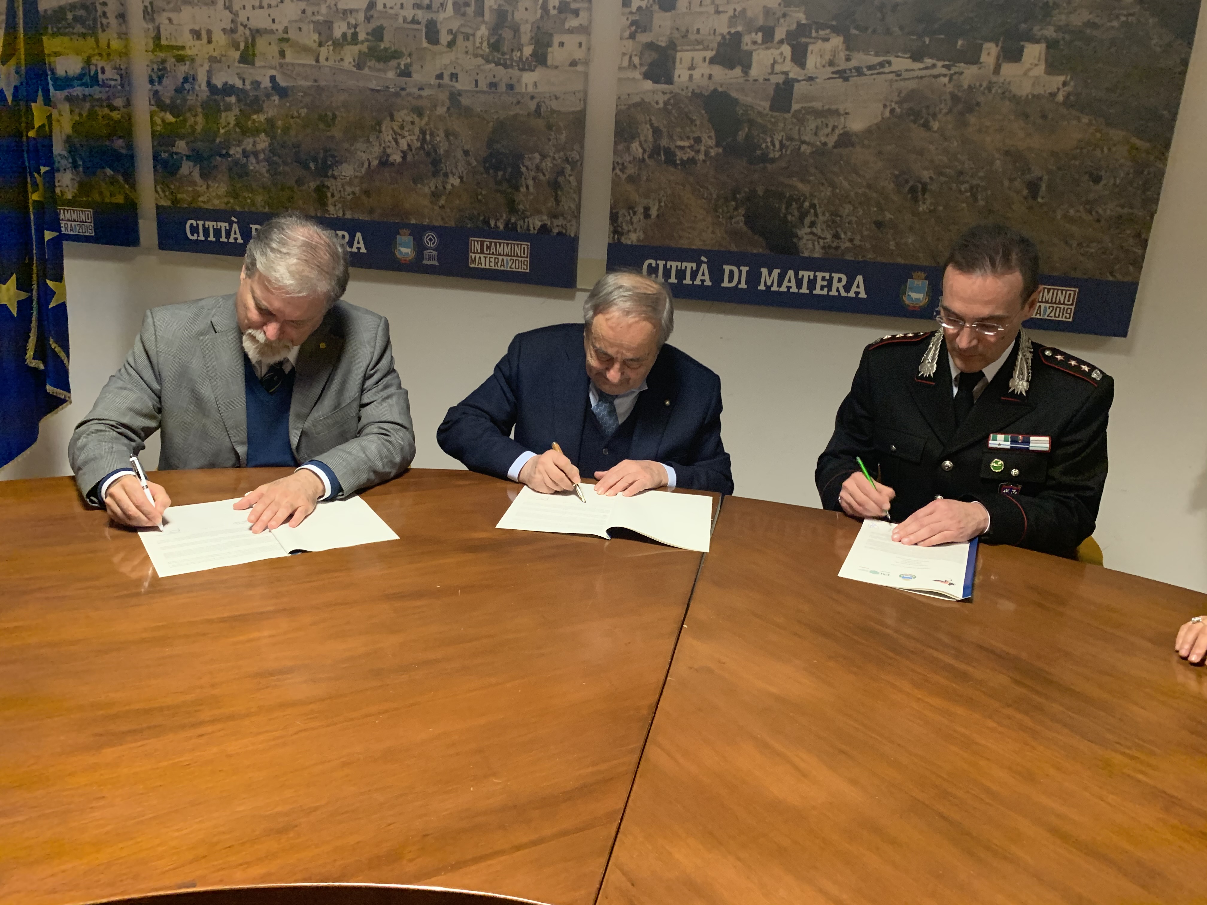 Apincitta’, siglato protocollo d’intesa tra l’Arma dei Carabinieri, il Comune di Matera e la Federazione Apicoltori Italiani