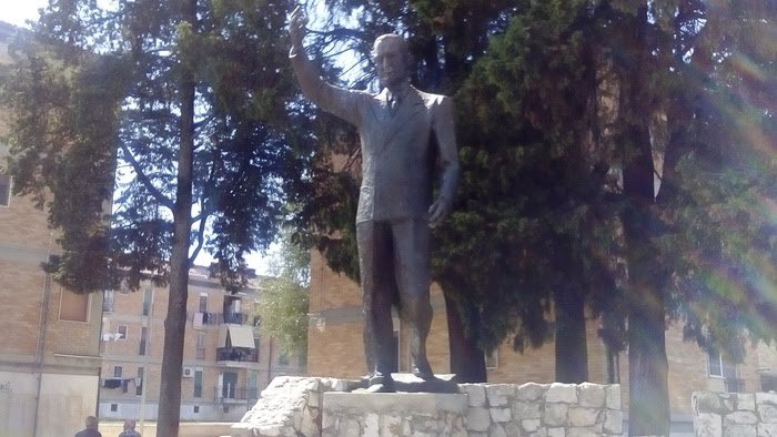 Matera, una targa davanti al monumento ad Alcide De Gasperi donata dalla Regione autonoma Trentino Alto Adige