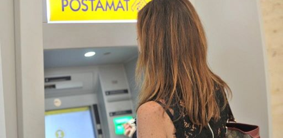Pomarico, litiga mentre è in fila al bancomat: schiaffi e spintoni ad altre due donne. 43enne denunciata dai Carabinieri