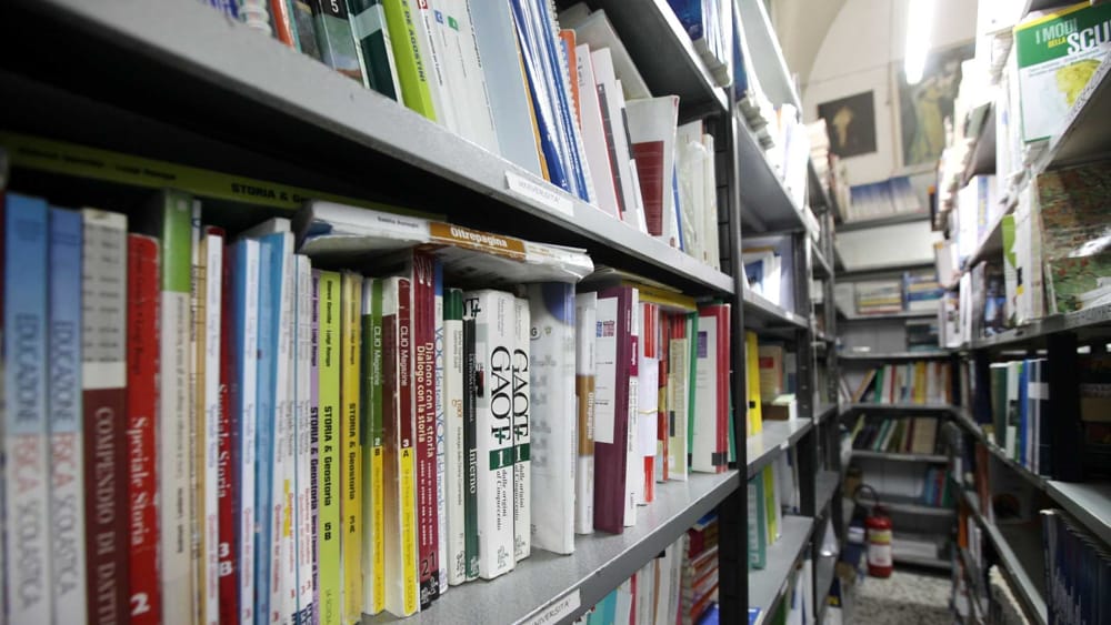 Avvisi pubblici in Basilicata per contributi acquisto dispositivi informatici e libri di testo anno scolastico 2022/2023