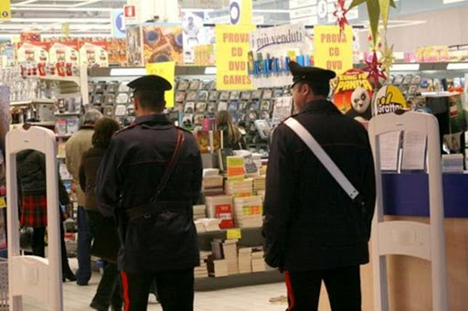 Matera, rubano in un supermercato di via Nazionale. Due uomini denunciati dai Carabinieri