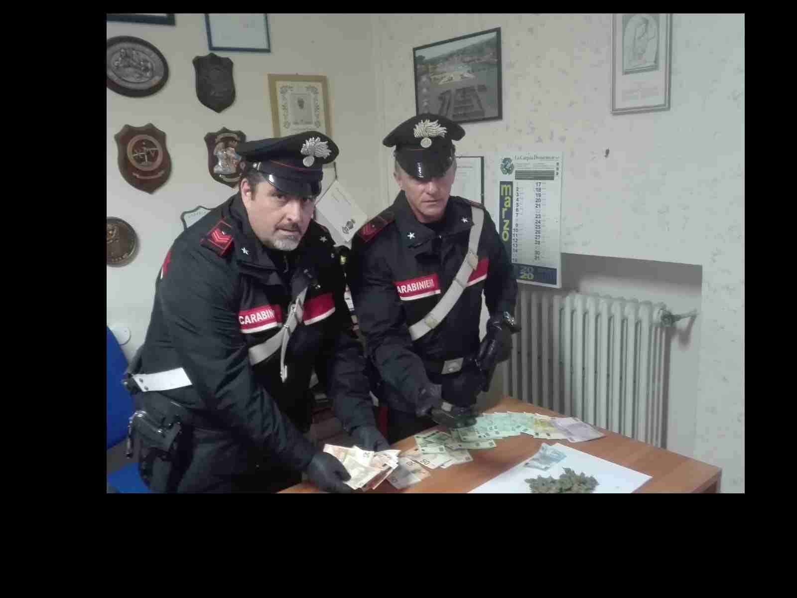 In auto con hashish, marijuana e banconote false. 19enne di Pisticci arrestato dai Carabinieri