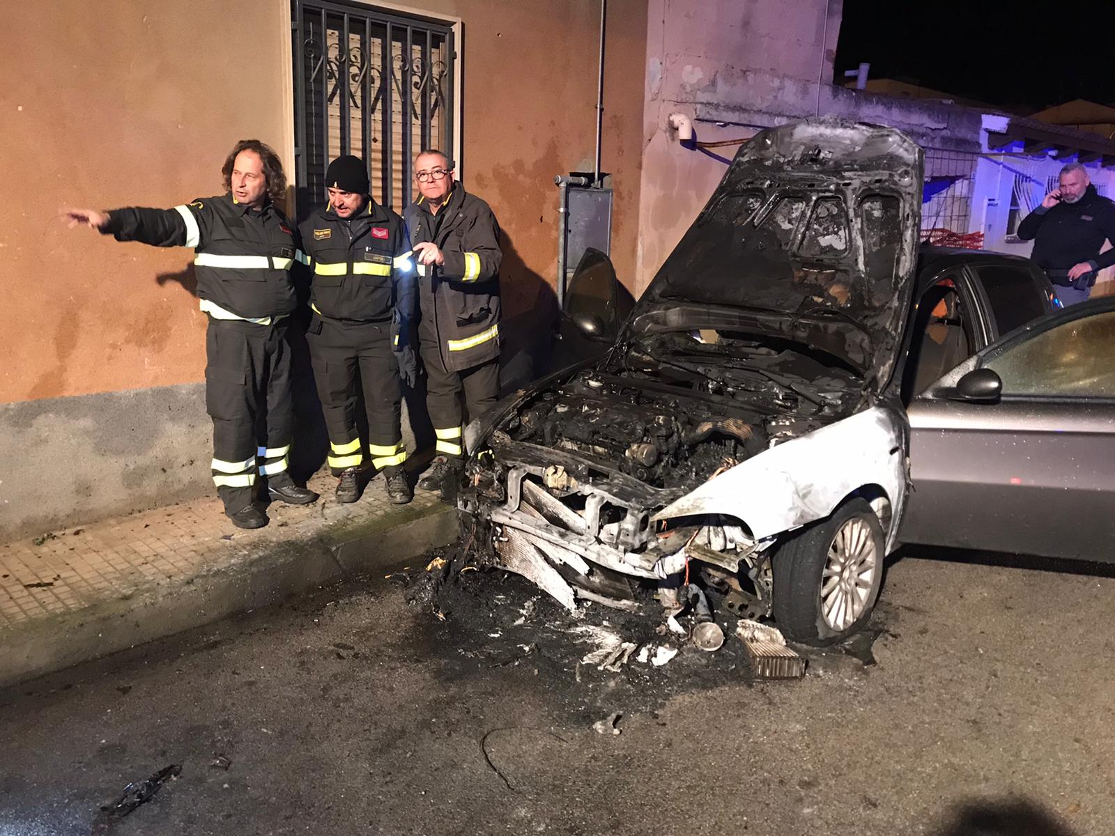 Intimidazioni a Scanzano Jonico e Policoro: due auto date alle fiamme