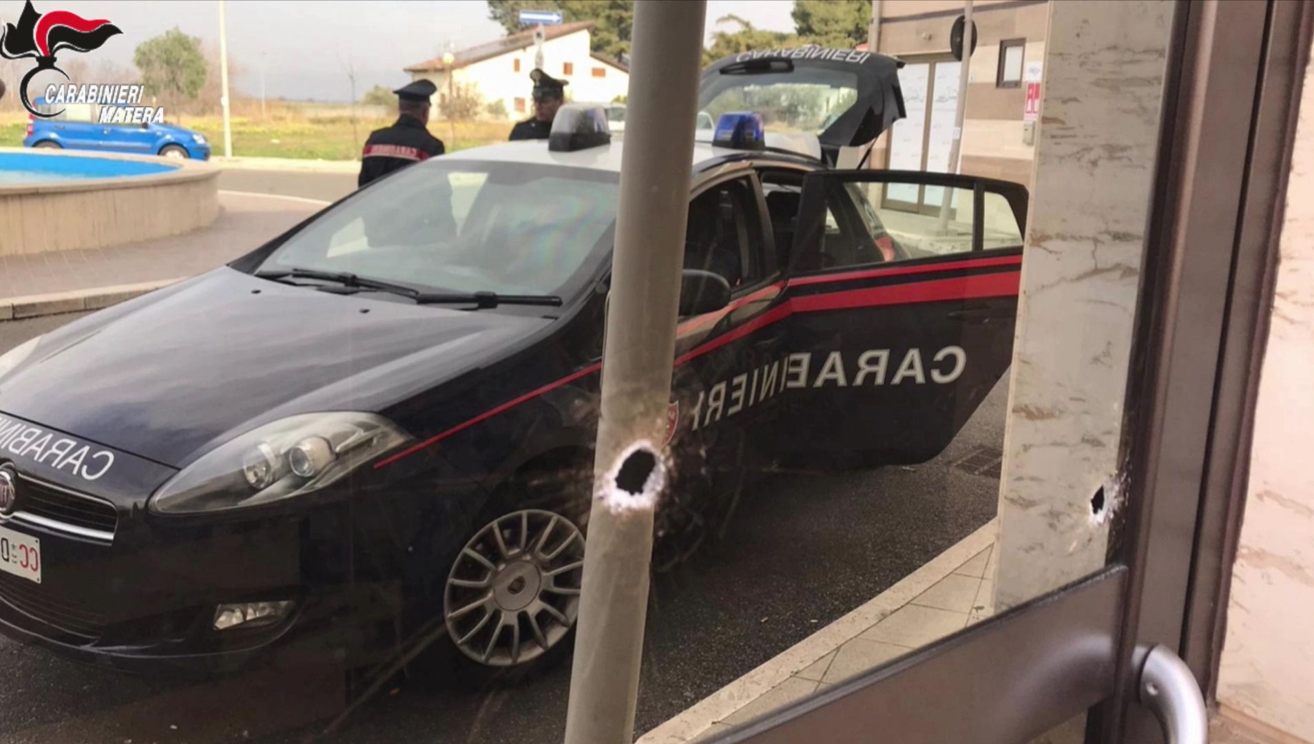 Colpi di pistola contro uno studio notarile a Policoro, un 49enne fermato dai Carabinieri