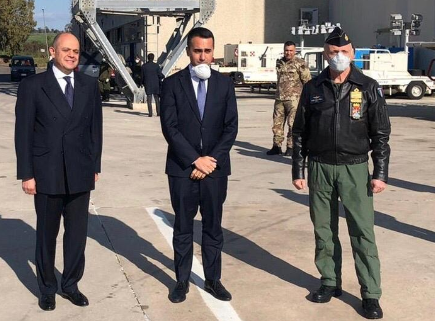 Coronavirus: il Generale Vecciarelli a Pratica di Mare dove stanno arrivando, con vettore aereo della Turchia, parte dei supporti forniti dalla Nato all’Italia