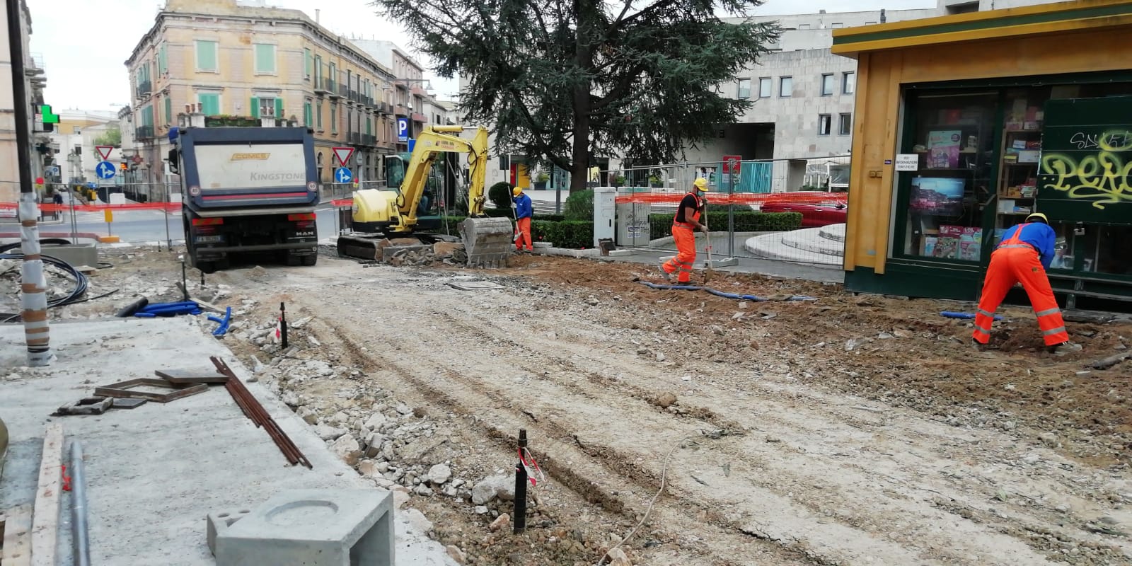 Riaperti i cantieri a Matera, da Via Don Minzoni a Via Casalnuovo operai al lavoro per completare gli interventi. Da lunedì si parte con Via San Biagio e con il parcheggio di Via Vena