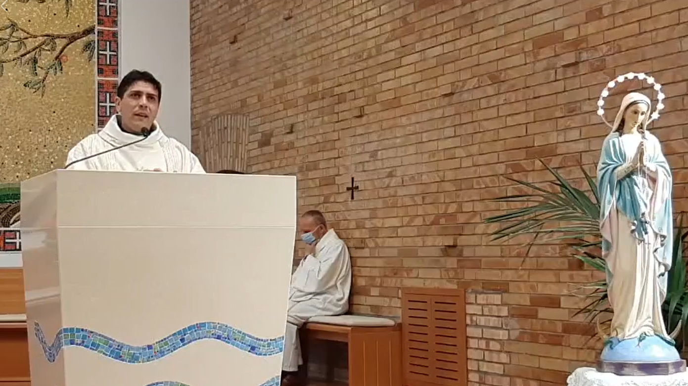 Don Michele La Rocca, della parrocchia Maria Santissima Addolorata di Matera, festeggia il sedicesimo anniversario di ordinazione presbiteriale