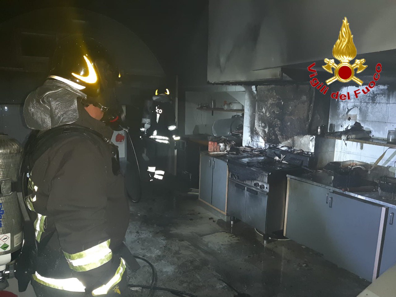 Incendio in una pizzeria di Montescaglioso. Intervento dei Vigili del Fuoco