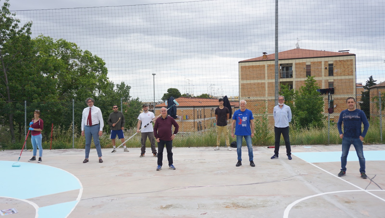 Sport e arte urbana per donare spazi alla comunità: Istituto Pascoli, Olimpia Basket Matera e Uisp insieme per riqualificare il campetto annesso al plesso scolastico di Via Parini