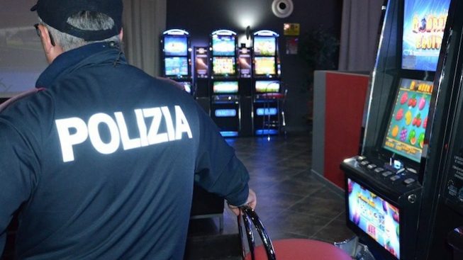 Sanzionati alla Polizia due circoli privati di Matera: impiegavano apparecchi elettronici per giochi online vietati