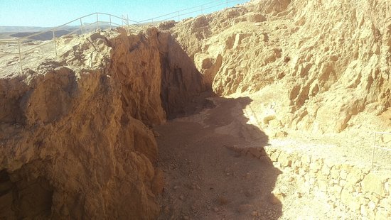 Verso Masada , lungo “l’impervio sentiero del serpente”