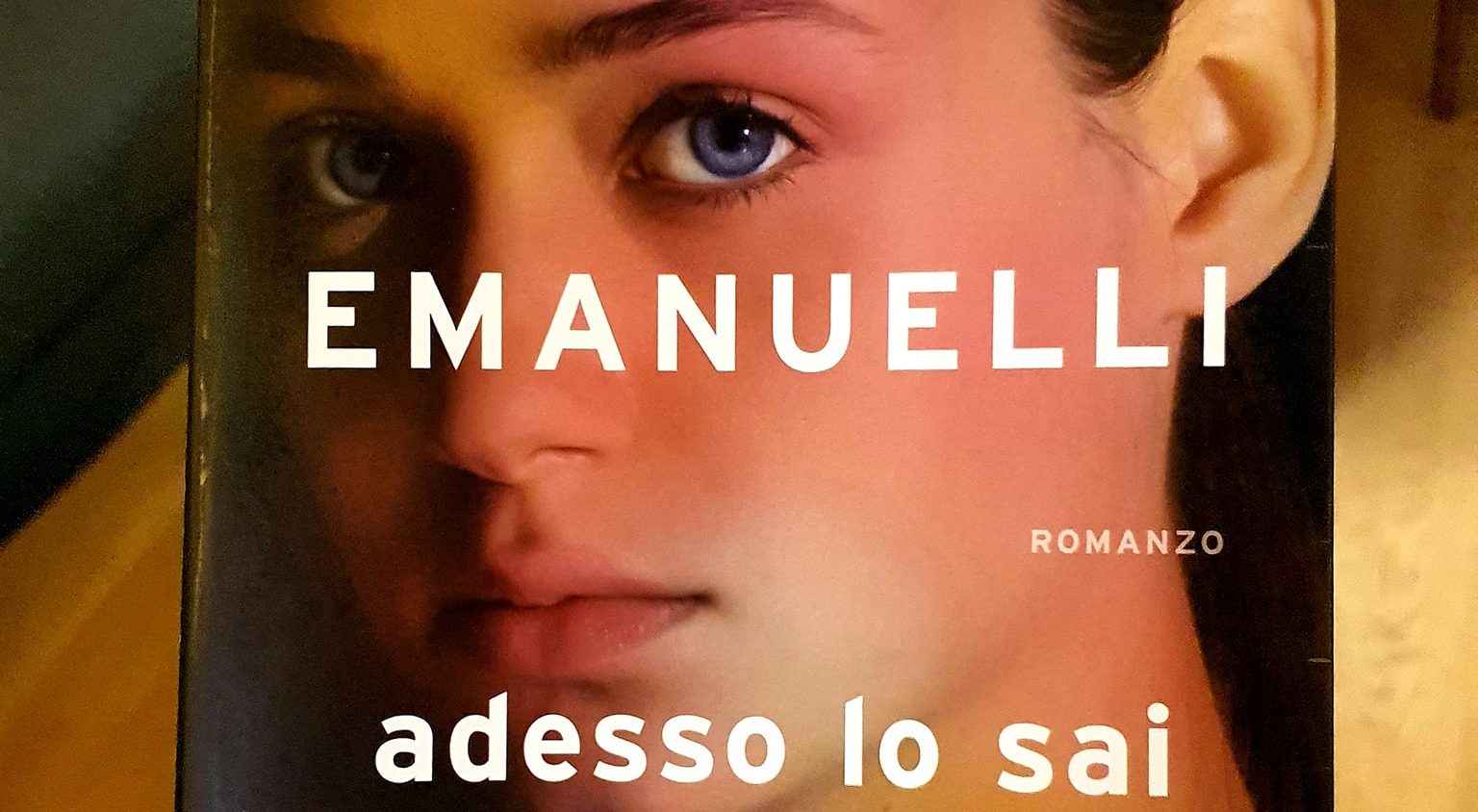 “Adesso lo sai”, conto alla rovescia per il nuovo romanzo di Roberto Emanuelli: in libreria dal 6 ottobre