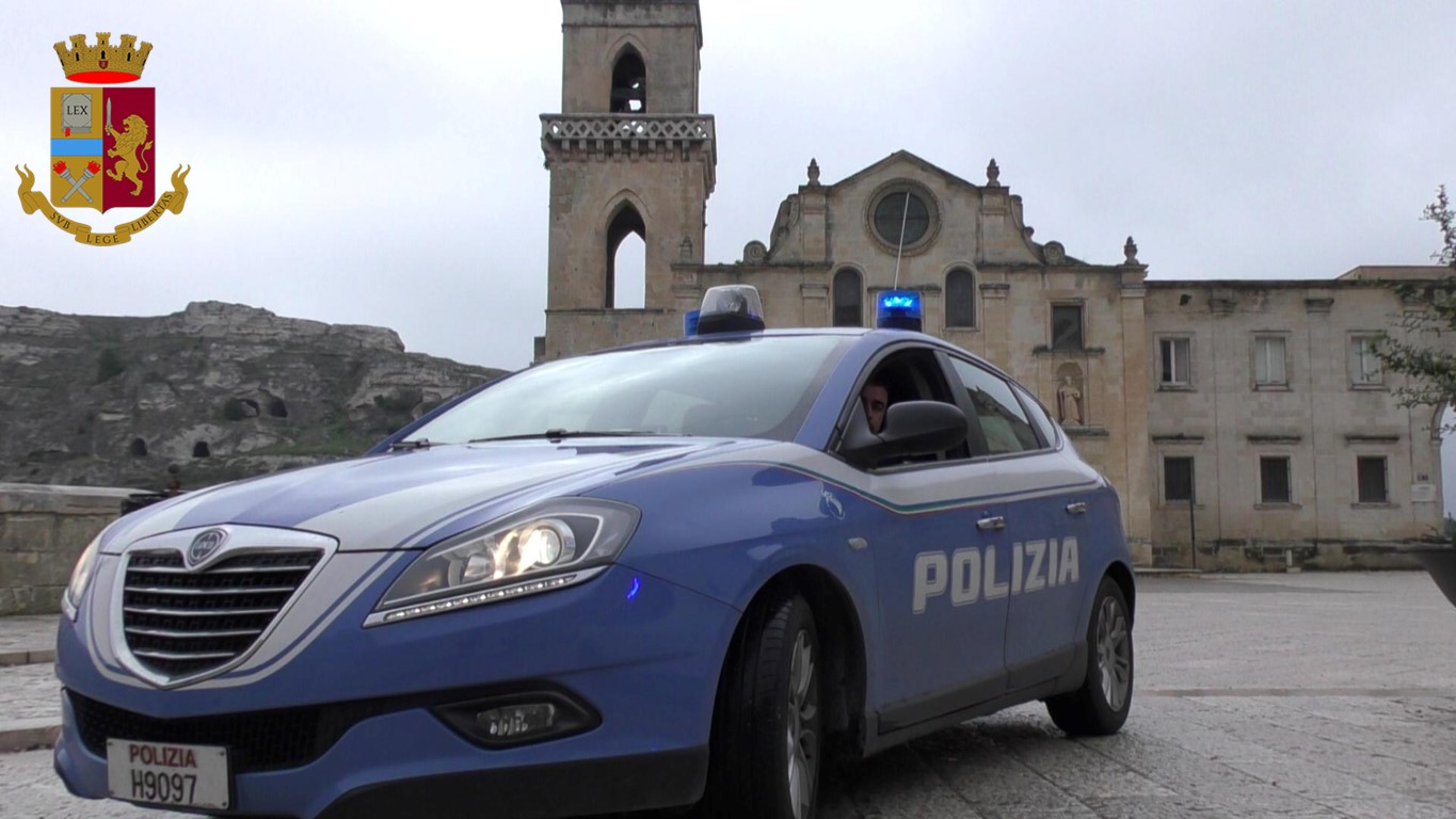 Ungherese con obbligo di dimora irreperibile dal 2008 fermato a Matera dalla Polizia di Stato