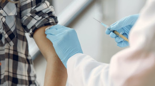 Vaccini antinfluenzali in Basilicata, l’assessore Leone: “Dosi sufficienti da metà ottobre”