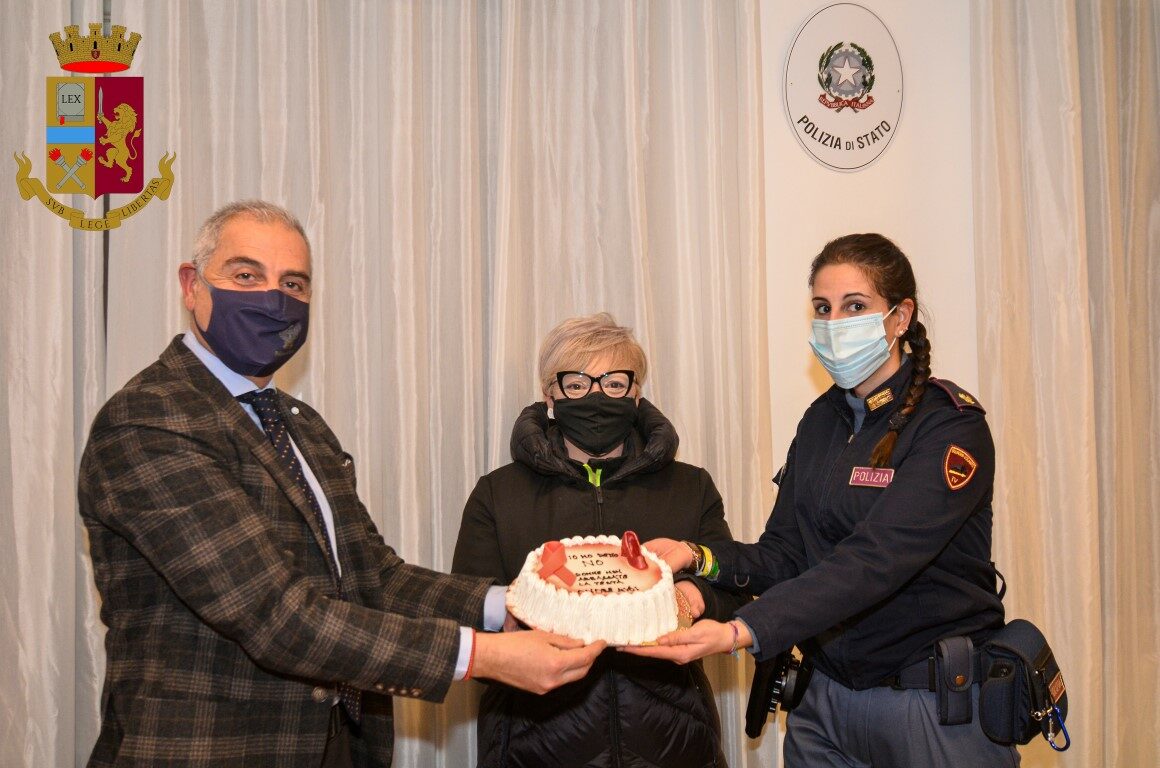 Matera: una torta per festeggiare con la Polizia di Stato la fine dei maltrattamenti subiti dal proprio ex convivente