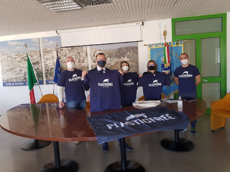 Matera Plastic Free, firmato il protocollo di intesa: primo capoluogo italiano ad aderire al modello per la riduzione di rifiuti plastici