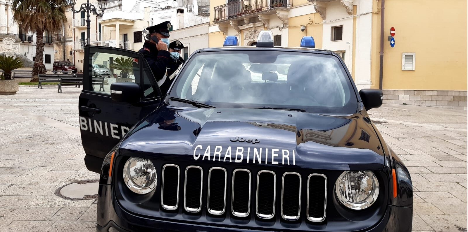 Montescaglioso, pusher cede droga a una 20enne e la obbliga a rimanere insieme nell’abitazione. 51enne arrestato dai Carabinieri