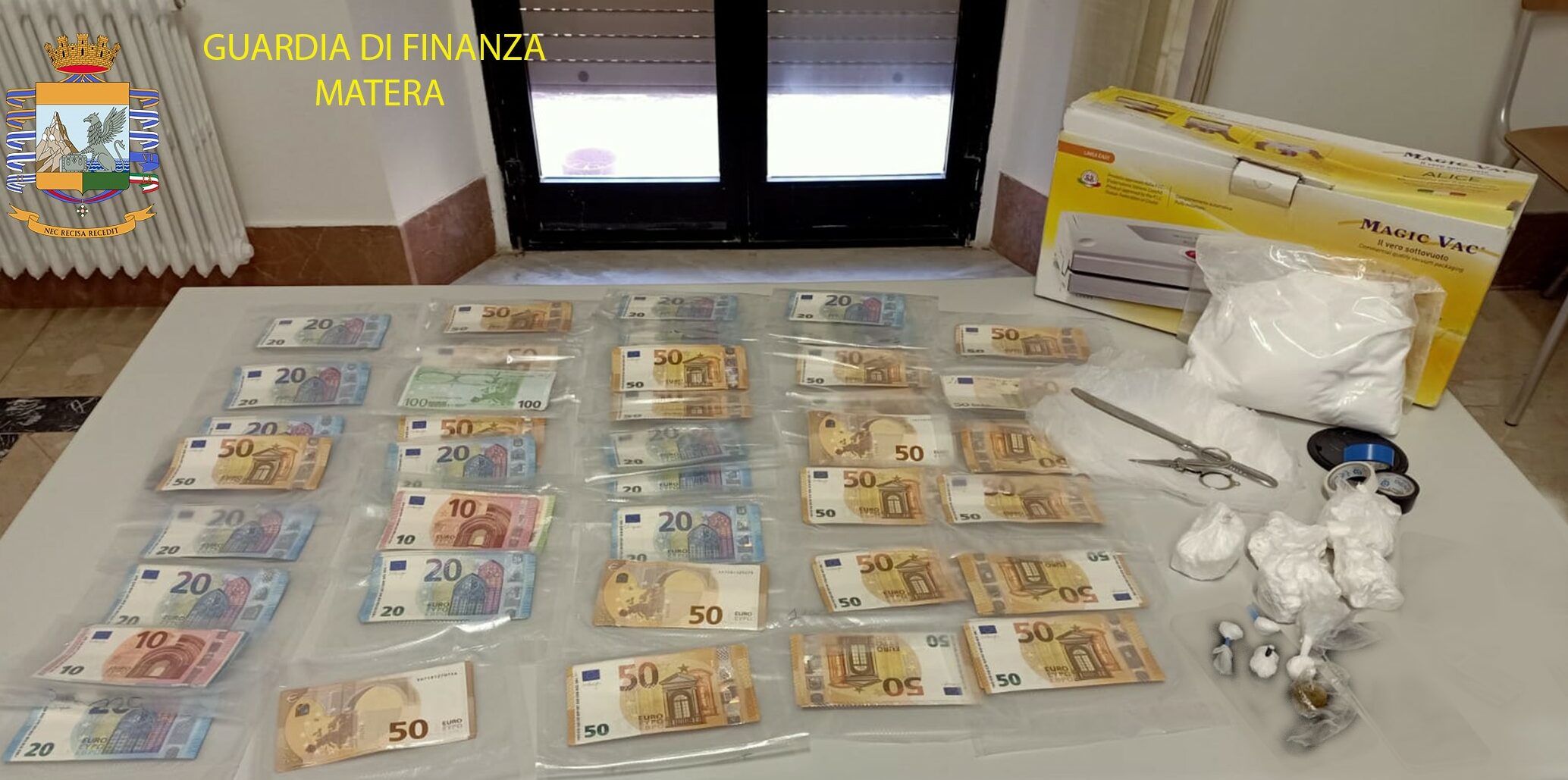 Aveva in casa cocaina purissima: se venduta gli avrebbe fruttato oltre 100mila euro. 45enne materano arrestato dalla Finanza