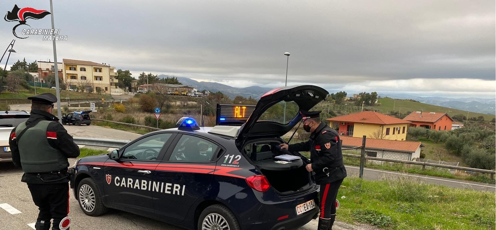 Scanzano Jonico, alla guida senza patente e con droga in auto. 20enne denunciato dai Carabinieri