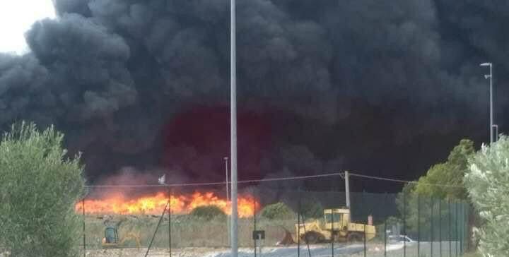 Matera, incendio discarica di La Martella. Il sindaco Bennardi convoca un incontro urgente per martedì prossimo