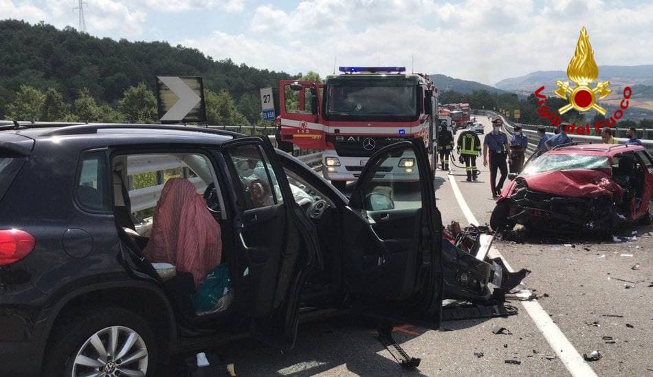 Incidente stradale sella S.S. 658 Potenza-Melfi, un morto e due feriti