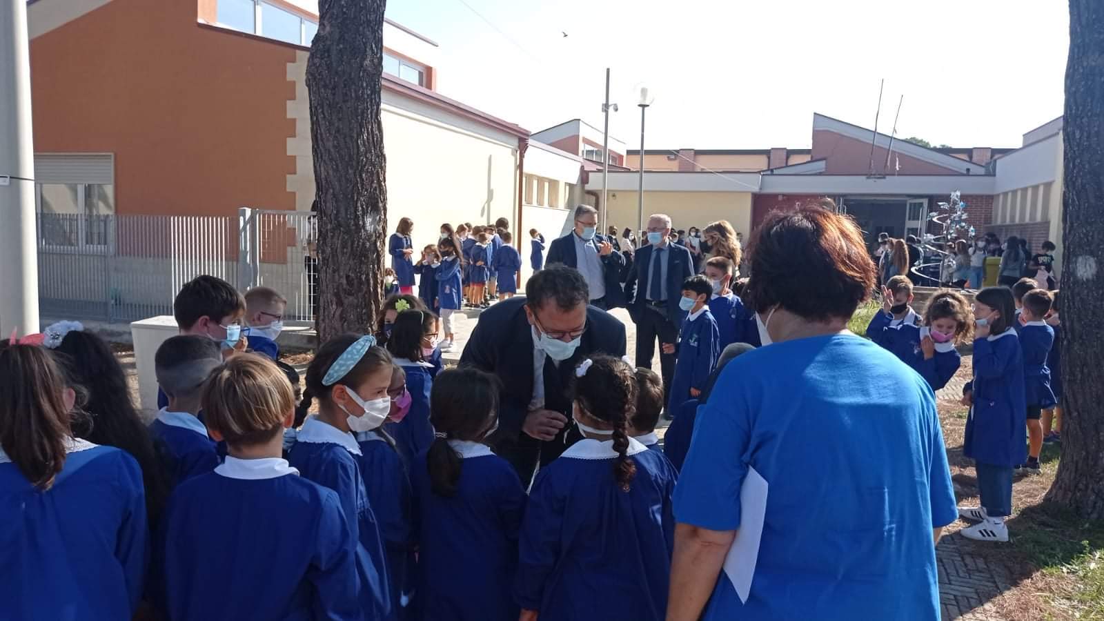 Matera, il sindaco Bennardi ha salutato gli alunni degli istituti “Fermi” e “Semeria”.   Per l’avvio del nuovo anno scolastico istituiti bus di supporto per gli studenti