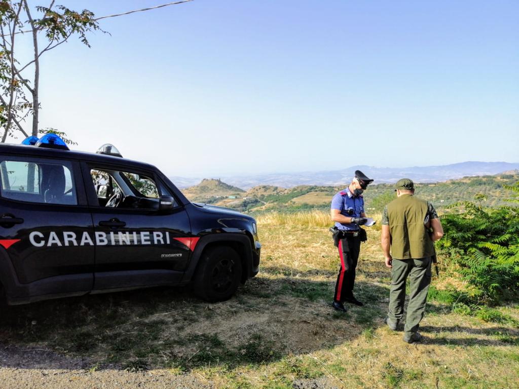Ferrandina, colpo vagante ferisce cacciatore 59enne durante una battuta di caccia illegale. Cinque persone denunciate dai Carabinieri