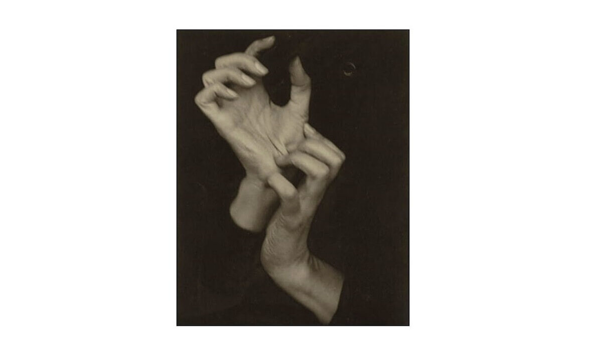 “Aritmia” di Elena Mearini – Frammenti e poesie come battiti “fuori ordine”