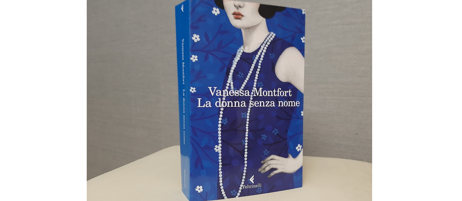 “La donna senza nome” di Vanessa Montfort, un viaggio letterario fitto e avvincente che fa luce su un mistero irrisolto da oltre cent’anni