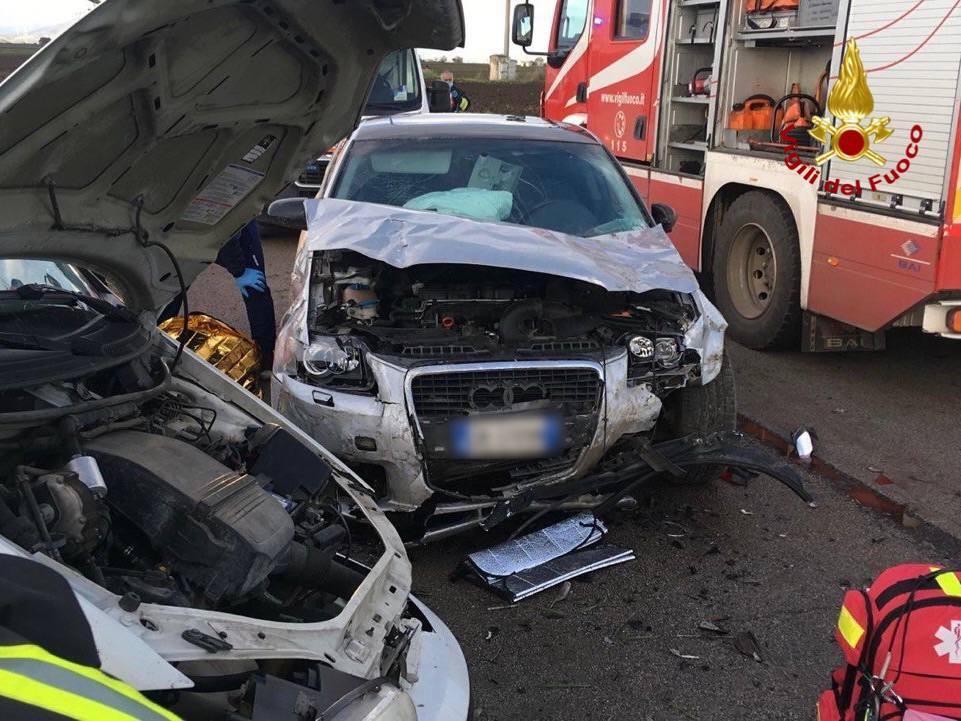 Tragico incidente stradale sulla SP 43 Montemilone-Venosa. Perde la vita una donna, ferito un uomo
