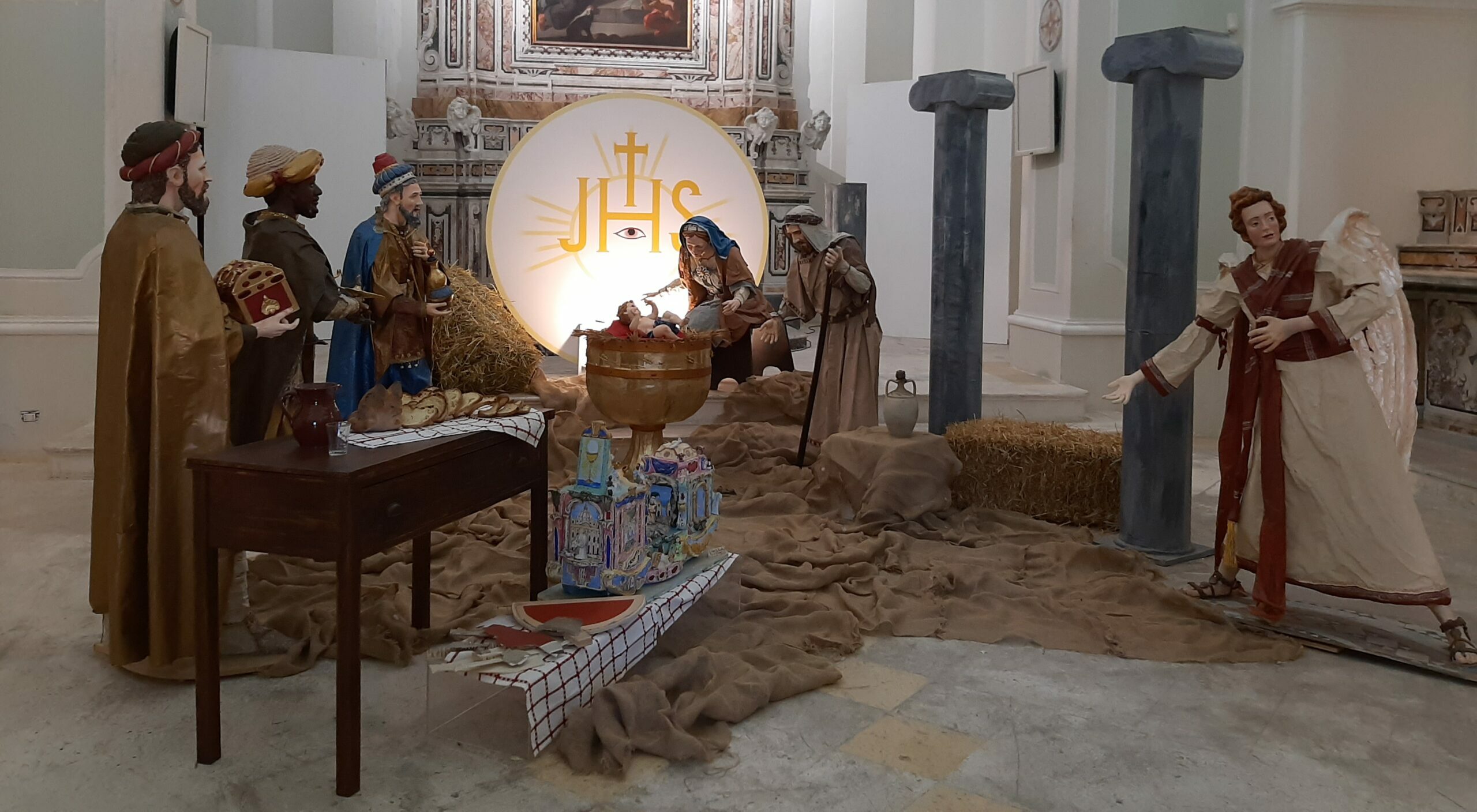 “Il Bambino che si fa pane”: è carica di significati la mostra allestita a Matera dall’Associazione ”Maria Santissima della Bruna”