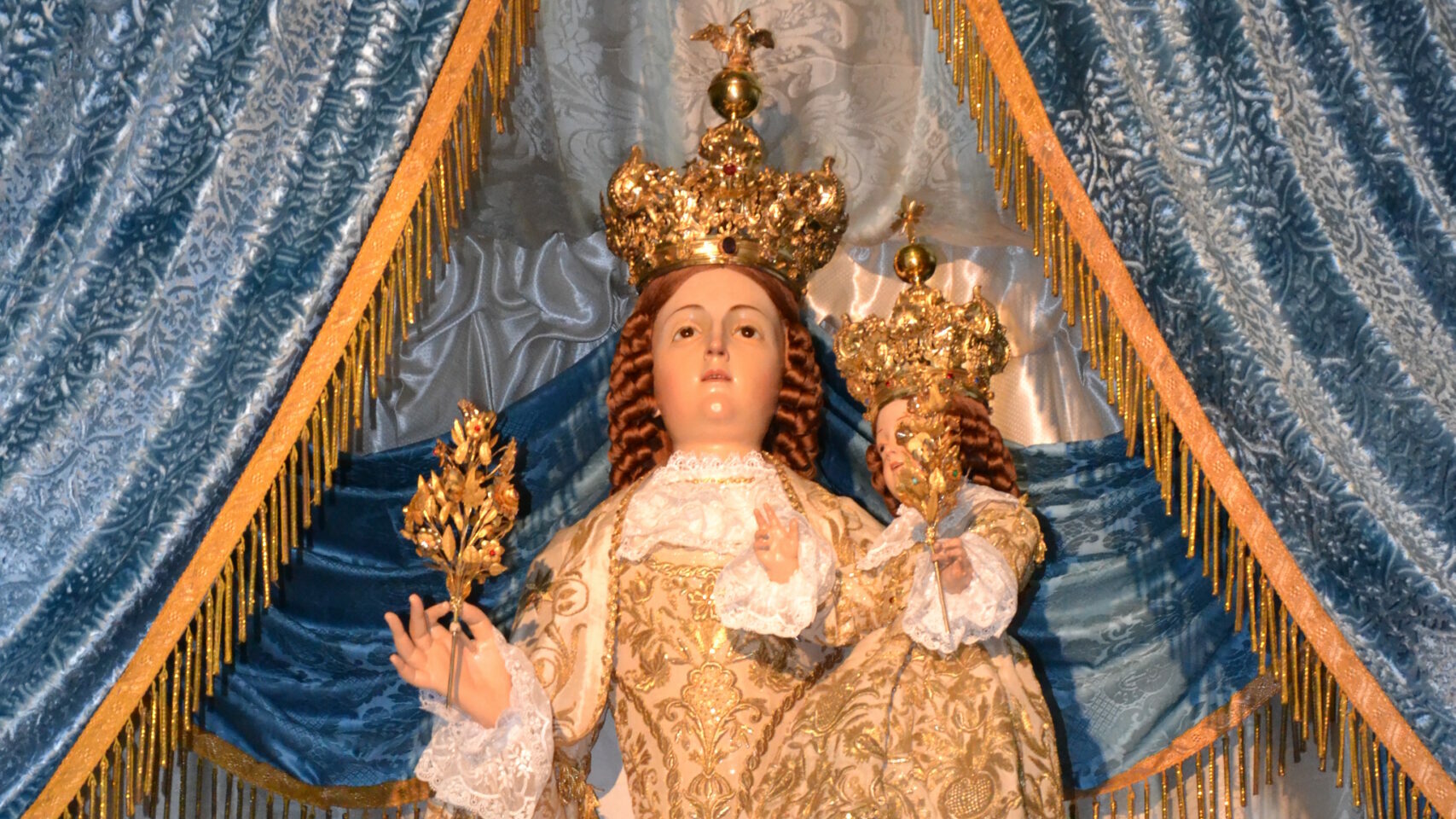 Fede, preghiere e amore per la Madonna della Bruna vestita da regina: a Matera nella chiesa di San Giuseppe, per le giornate FAI, un percorso per immagini e suggestioni