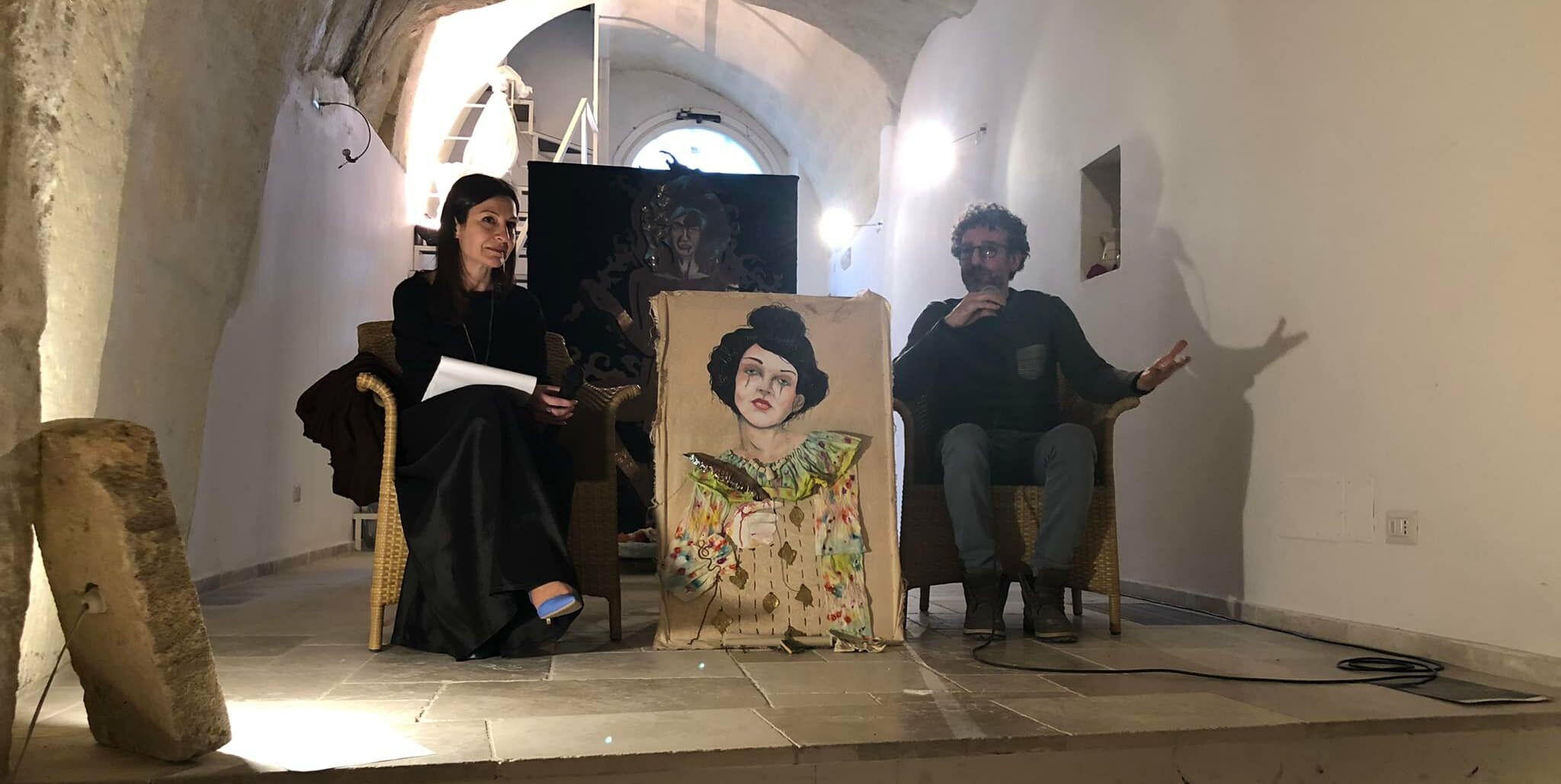 Matera, nello Spazio Abitare Canario fino al 29 la personale di arte contemporanea “Frammanti di donna” dell’artista Roberto Capriuolo 