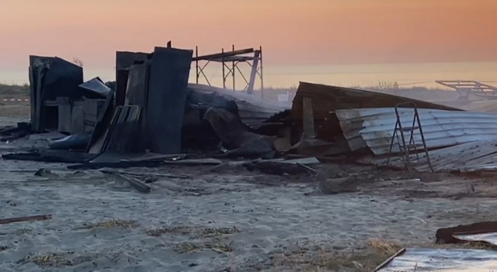 Stabilimenti balneari in fiamme nel 2022 a Scanzano Jonico, 39enne arrestato dalla Polizia