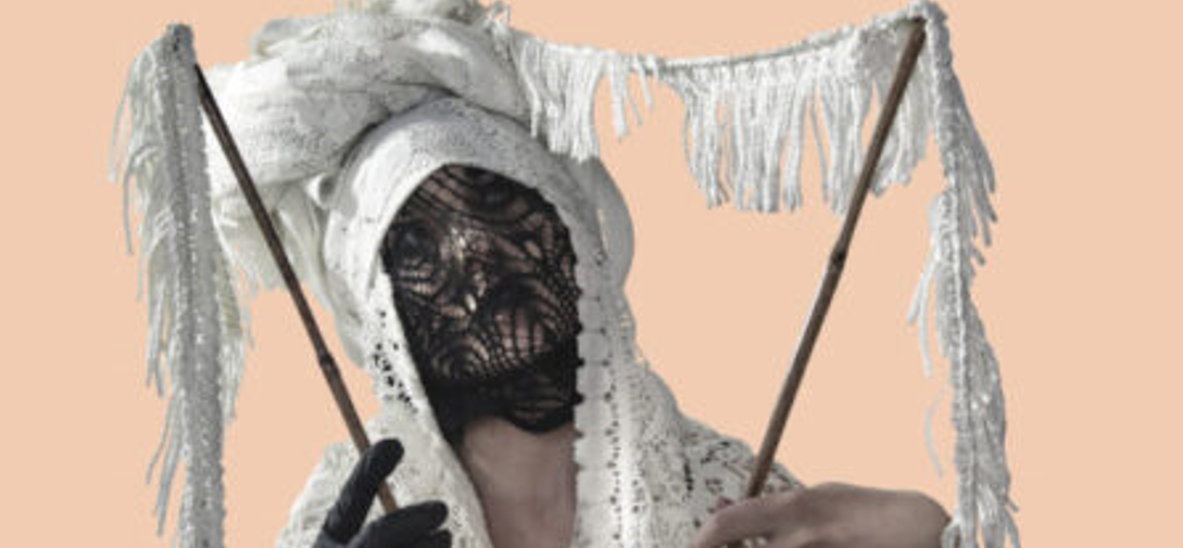 “Masquerade. L’universo dietro la maschera. Percorsi tra arte e antropologia”: presentazione l’11 a Matera presso Arti Visive Gallery