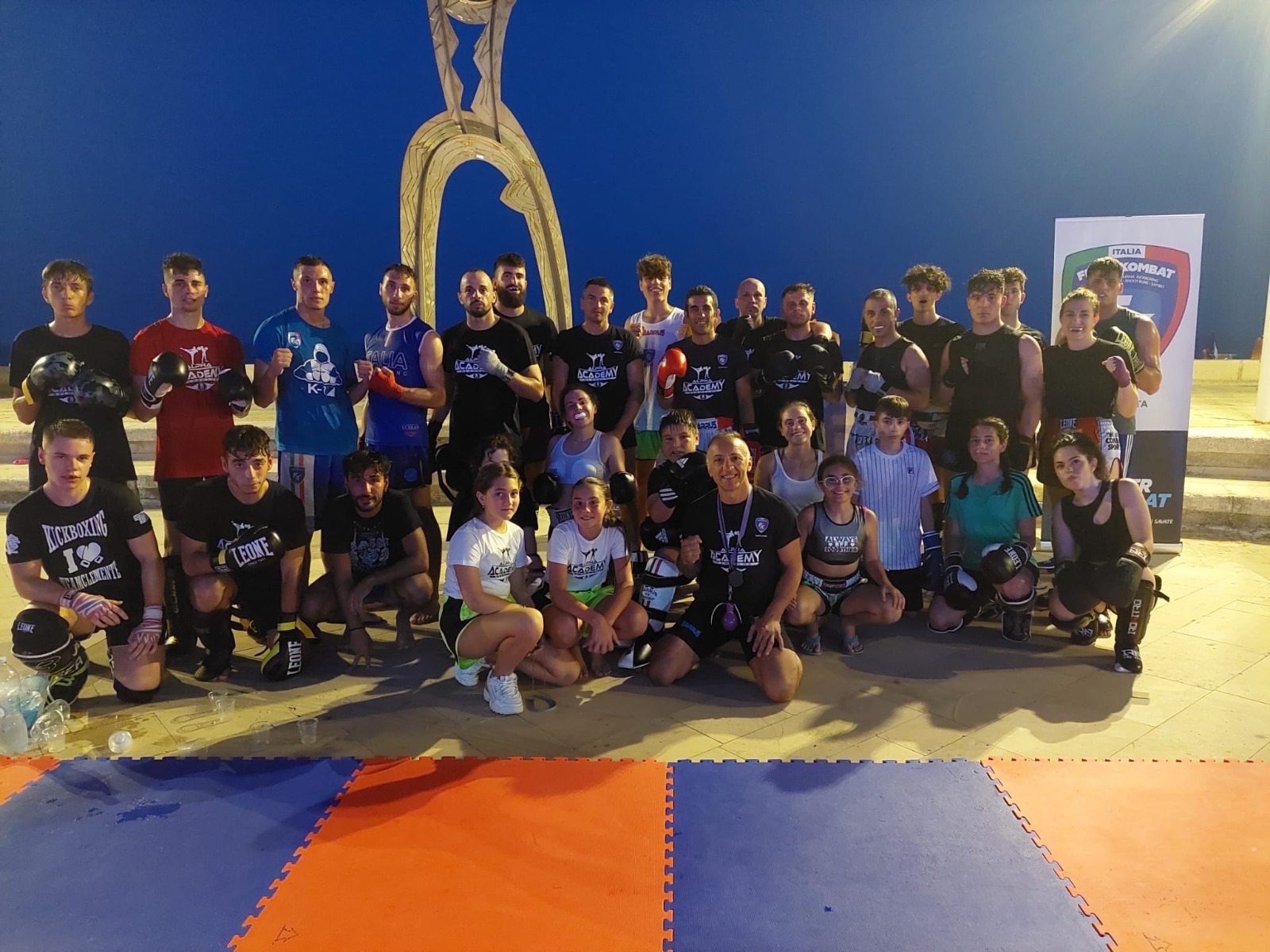Kickboxing sotto le stelle a Metaponto: successo per l’evento fortemente voluto dal Presidente Regionale Federkombat, il Maestro Tralli, e da Giuseppe Pace