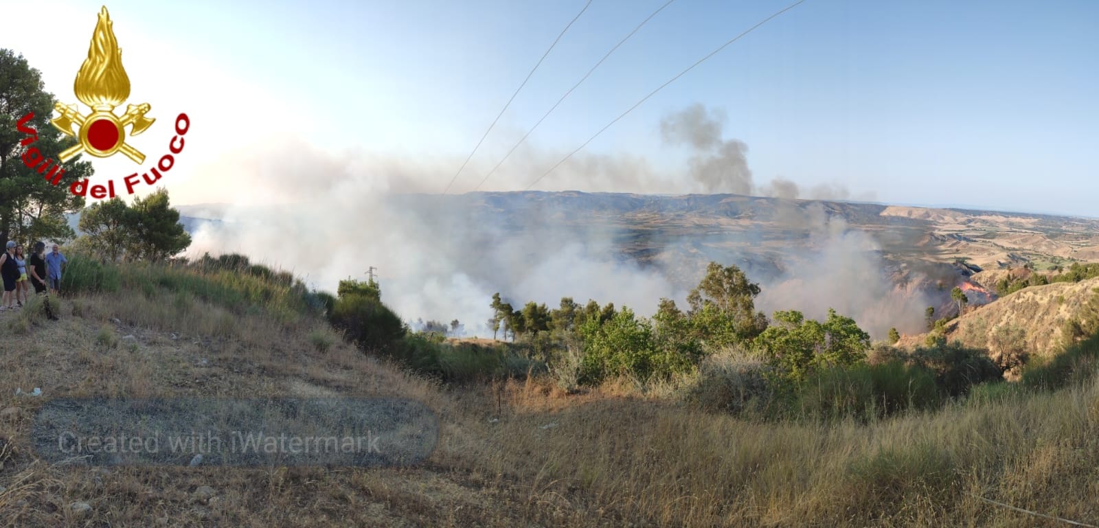 Le fiamme minacciano Pisticci. Giornata impegnativa per i Vigili del fuoco del Comando provinciale di Matera,  un altro rogo nei pressi di Pomarico