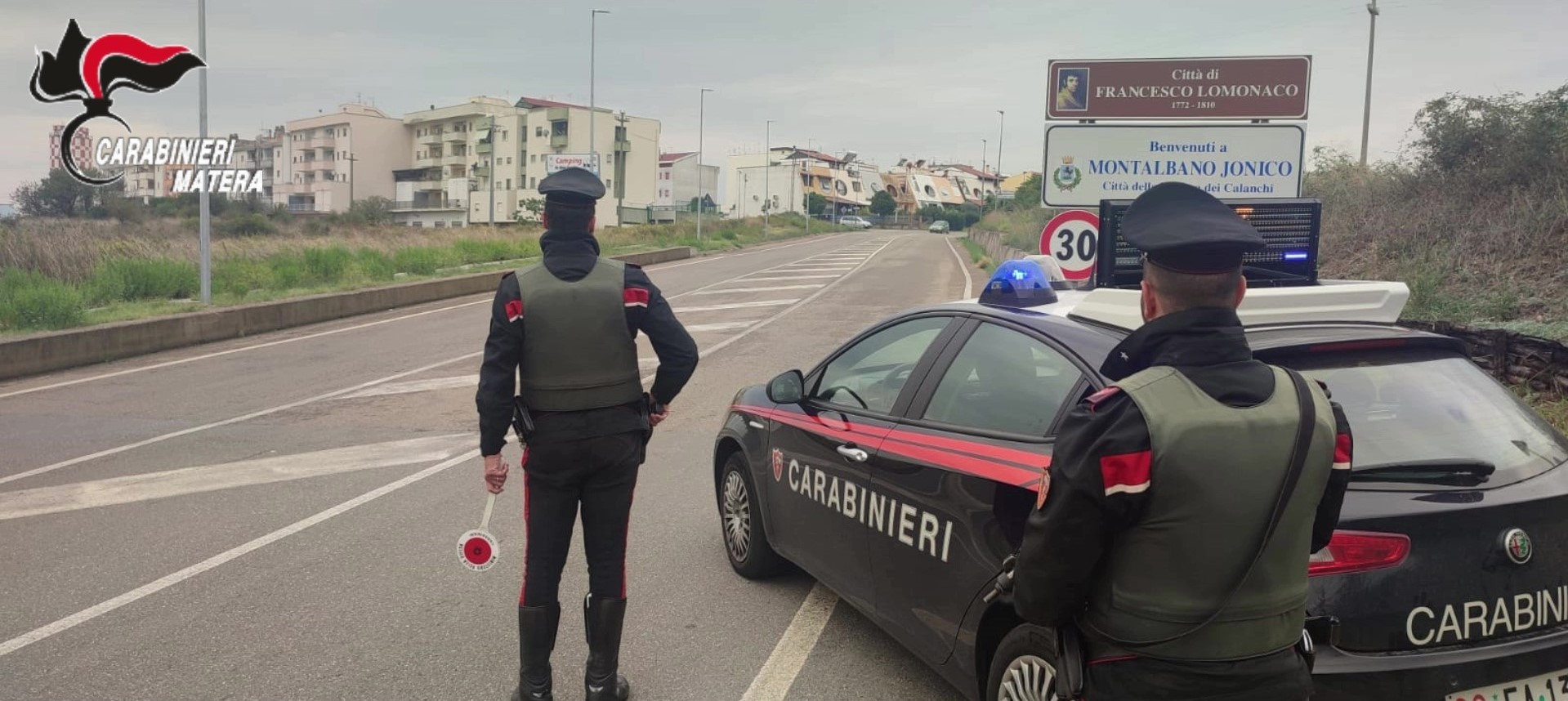 Scaglia pietre contro la porta di casa della ex, 42enne arrestato per stalking dai Carabinieri di Montalbano Jonico