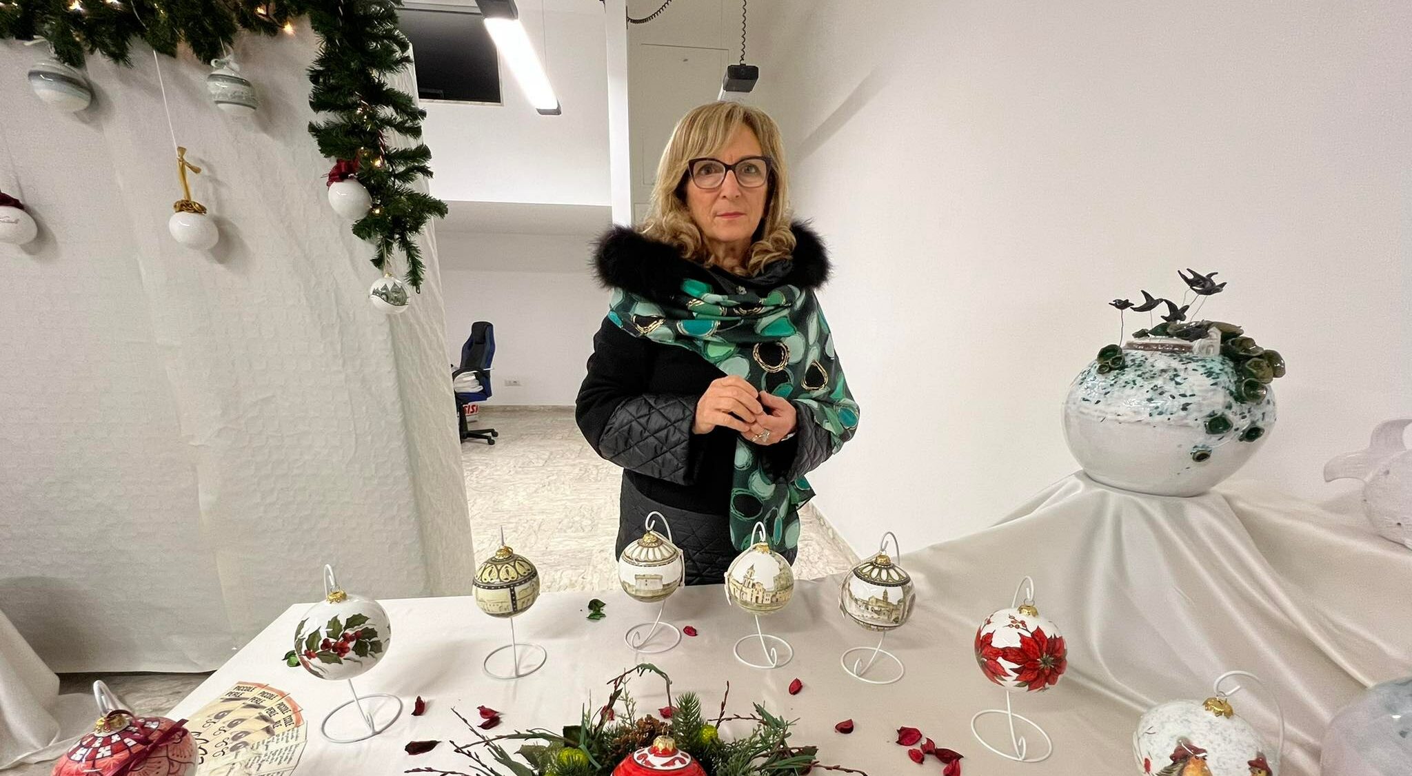 “Piccole Perle” di Mariella Mastrogiulio in mostra a Matera per ricordare le donne vittime di violenza