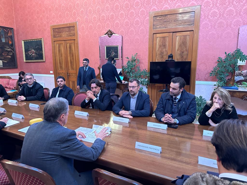 Matera, il sindaco Bennardi firma in prefettura il protocollo della legalità su appalti e servizi