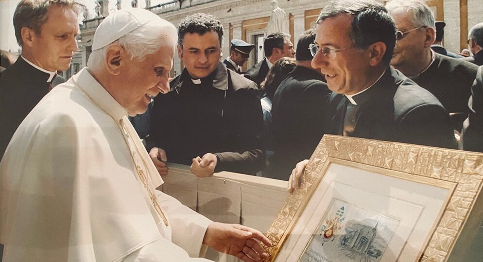 Don Pino Caiazzo sulla morte di Benedetto XVI: “Uomo di cultura senza pari, con lo sguardo lungimirante verso tutta l’umanità, ha aperto strade nel possibile incontro  tra fede e ragione”