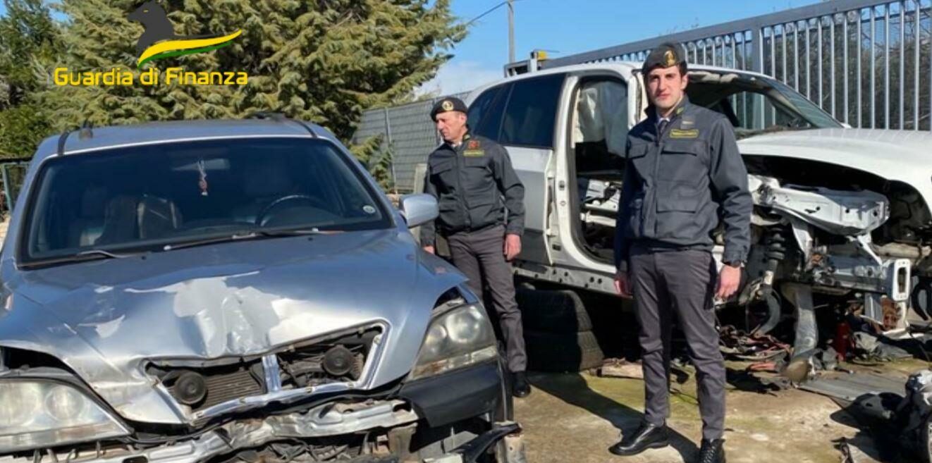 Truffe assicurative e finti incidenti stradali, tre persone arrestate dai Finanzieri della Tenenza di Bitonto