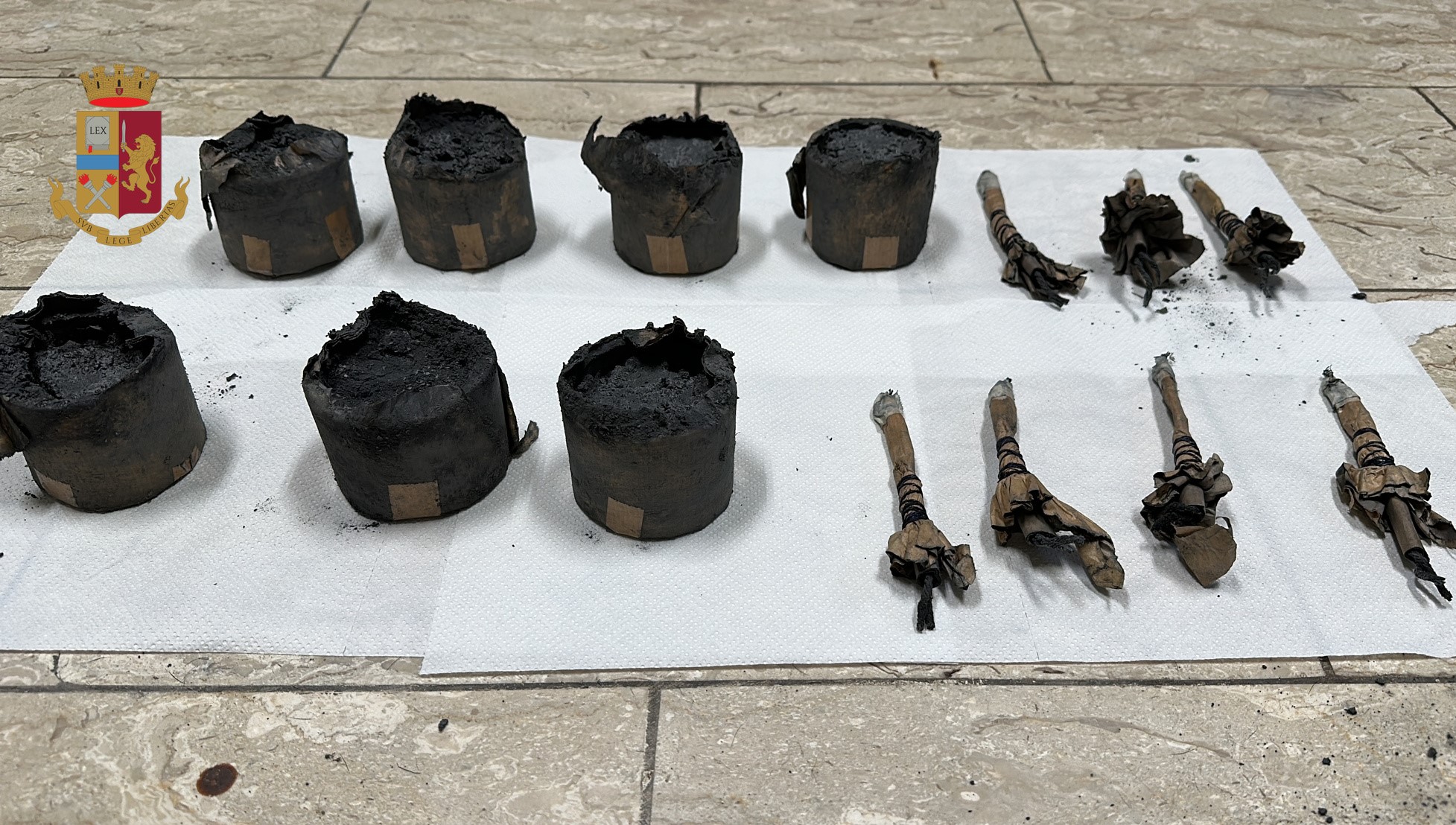 Matera, manufatti pirotecnici inesplosi abbandonati per strada: intervengono Volante e artificieri della Polizia di Stato
