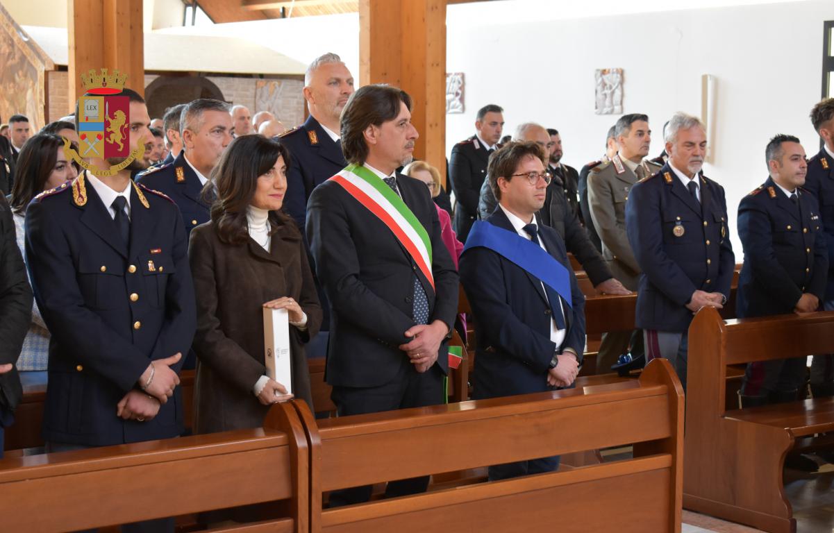 La Polizia di Stato di Matera ricorda le vittime delle stragi mafiose. Il Questore Ivagnes consegna l’olio del Giardino di Capaci