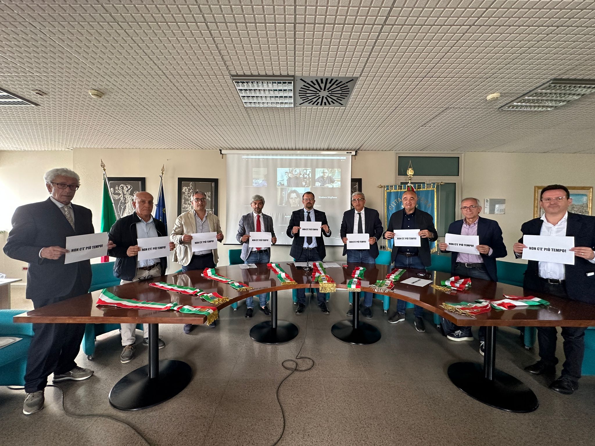 Sanità, i primi cittadini del Materano costituiscono un Comitato permanente di crisi per sollecitare la Regione Basilicata al rispetto degli impegni assunti durante la settima Conferenza dei sindaci nel marzo scorso