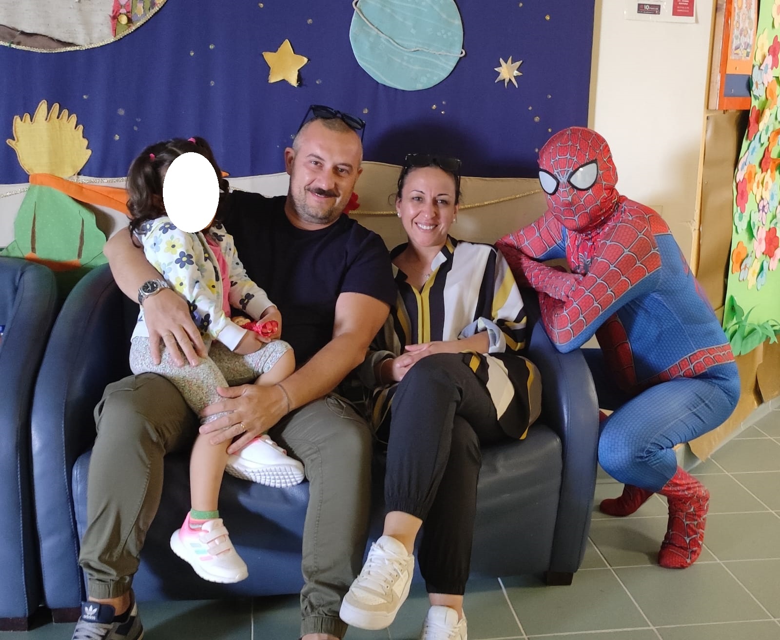 Incontro tra supereroi: Spiderman dona giocattoli all’Ospedale Madonna delle Grazie di Matera