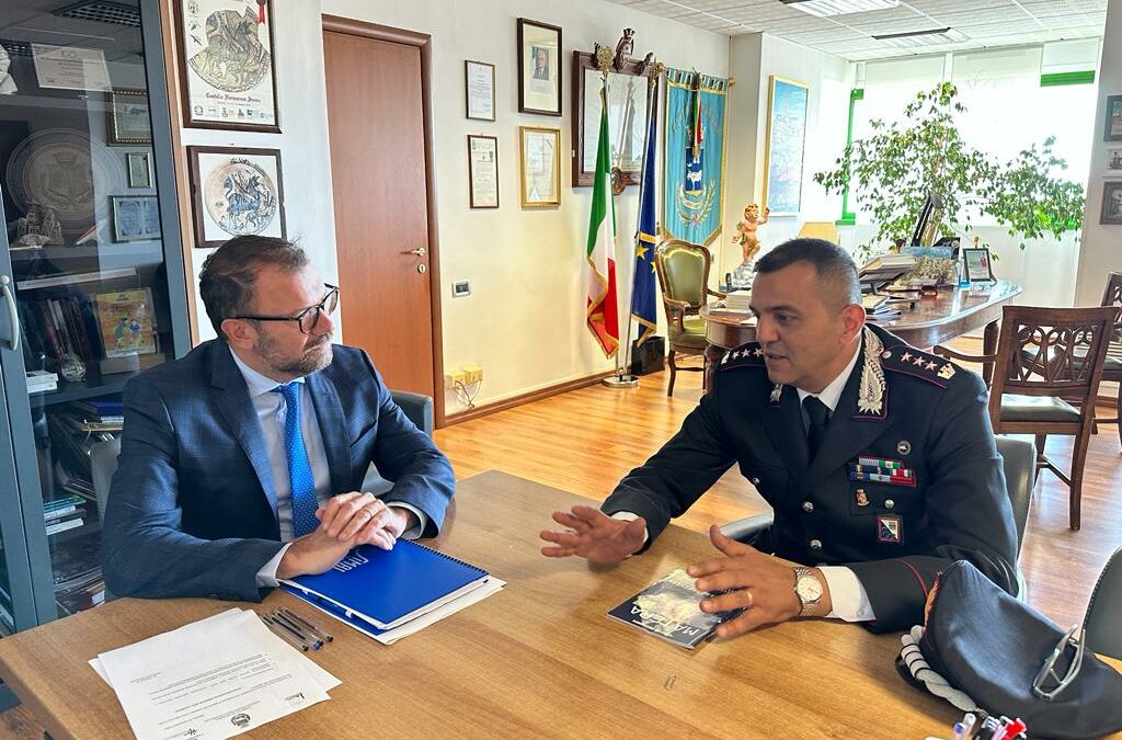 Il sindaco di Matera, Domenico Bennardi, dà il benvenuto e augura buon lavoro al nuovo comandante provinciale dei carabinieri, colonnello Giovanni Russo