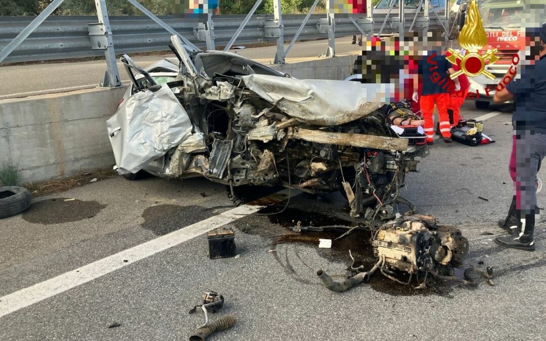 Incidente stradale nel comune di Montegiordano, 22enne in codice rosso. Intervento dei Vigili del fuoco del distaccamento di Policoro
